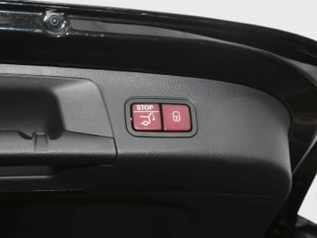 Mercedes-Benz GLA 200 AMG Night MBUX Navi LED 360° Keyless-Go