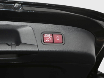 Mercedes-Benz GLA 200 AMG Night MBUX Navi LED 360° Keyless-Go