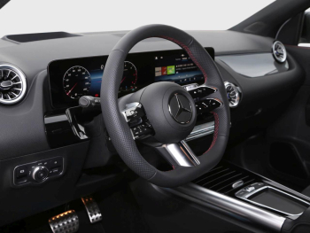 Mercedes-Benz GLA 200 d  AMG Night MBUX AHK Head-Up Panorama