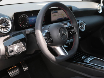 Mercedes-Benz A 180 Limousine AMG Night MBUX Navi Distronic AHK