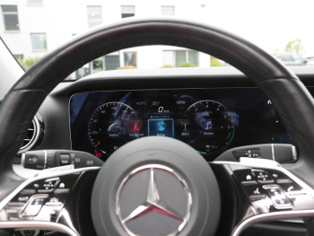 Mercedes-Benz E 300 de T Avantgarde MBUXNavi Distronic AHK 360°