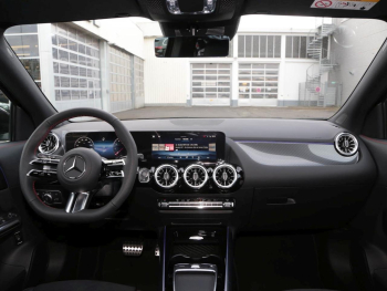 Mercedes-Benz GLA 200 AMG MBUX Navi LED Distronic 3606°