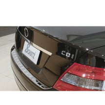 Abbildung Ladekantenschutz C-Klasse W204 | in Edelstahl von Sch&auml;tz Tuning | f&uuml;r Mercedes Limousine