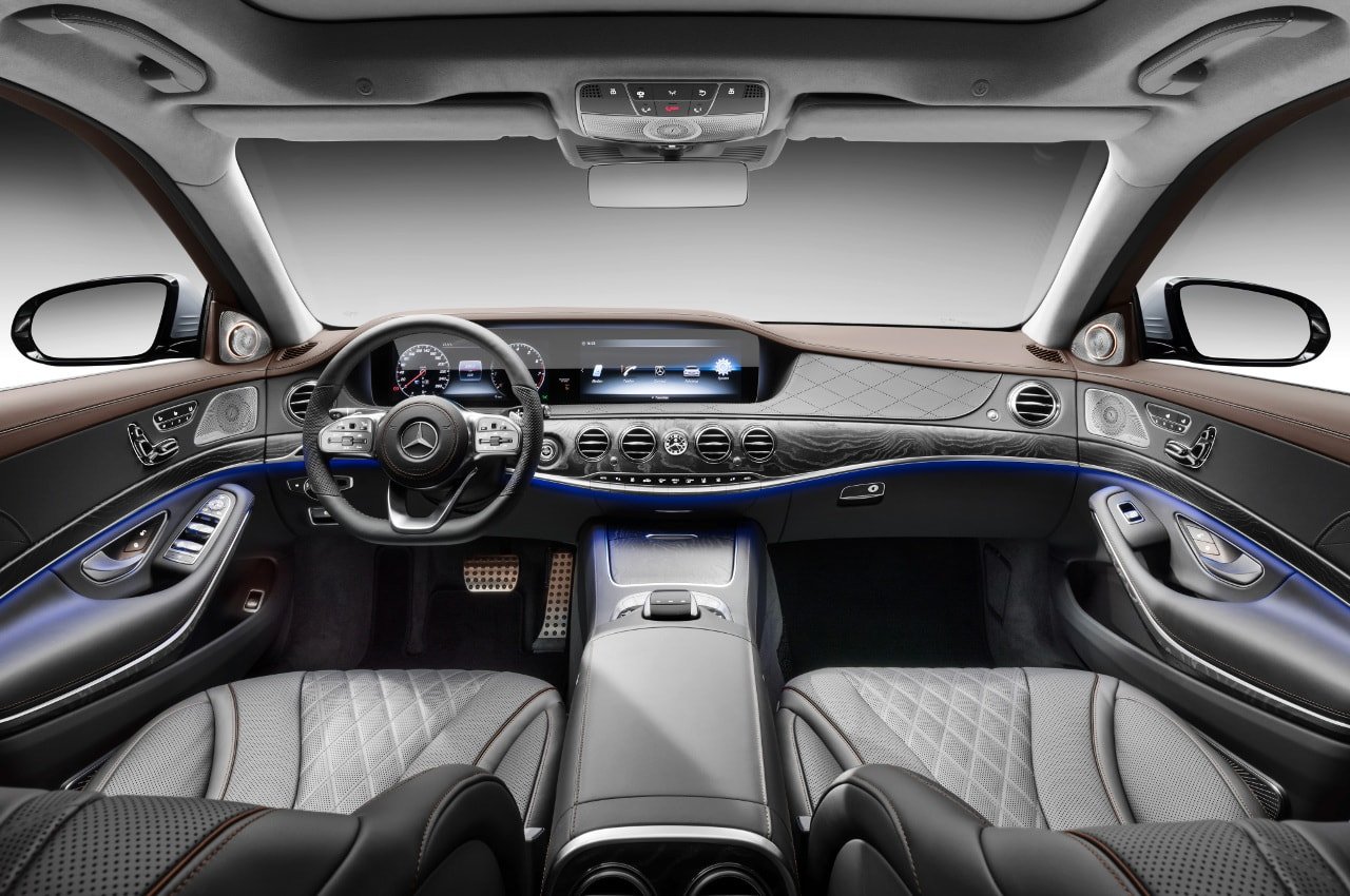 Cockpit in der Mercedes-Benz S-Klasse Limousine