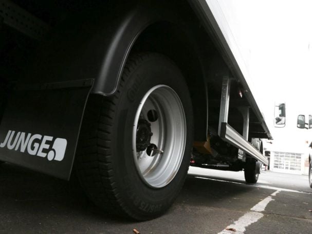 FUSO Canter 7C18 JUNGE Koffer/LBW LED Klima Bluetooth FUSO Canter 7C18 JUNGE Koffer/LBW LED Klima Bluetooth