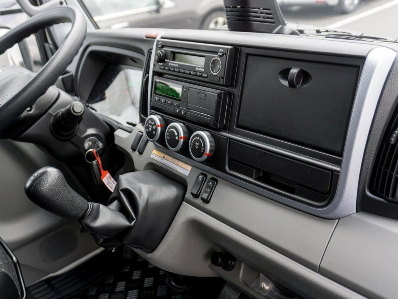 FUSO Canter 7C18 JUNGE Koffer/LBW Klima Schwingsitz