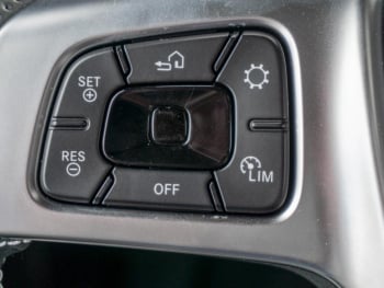 Mercedes-Benz Actros 1848 LS Edition Standklima Lampenbügel