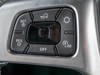 Mercedes-Benz Actros 1848 LS Edition Standklima Lampenbügel