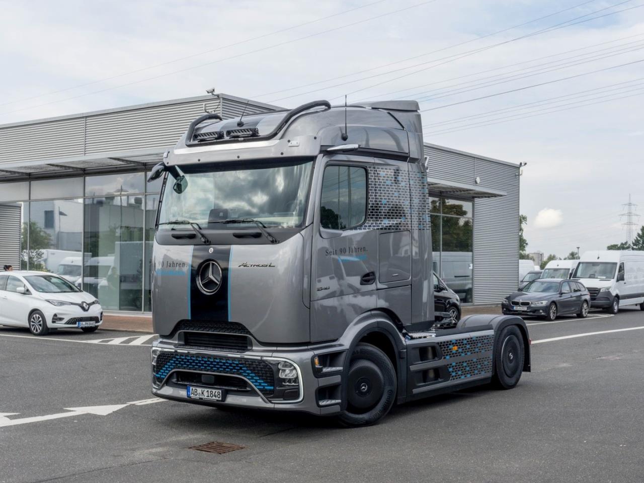 Mercedes-Benz Actros 1848 LS Edition Standklima Lampenbügel