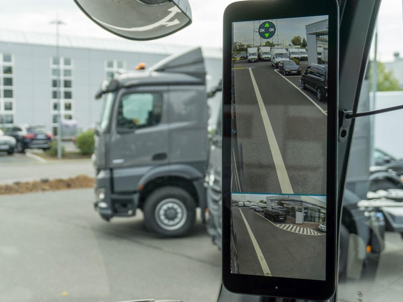 Mercedes-Benz Actros 1848 LS Edition Standklima Lampenbügel