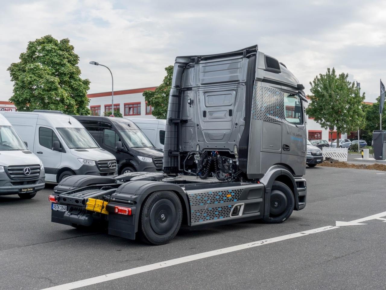 Mercedes-Benz Actros 1848 LS Edition Standklima Lampenbügel