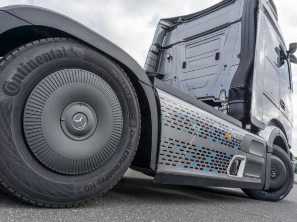 Mercedes-Benz Actros 1848 LS Edition Standklima Lampenbügel