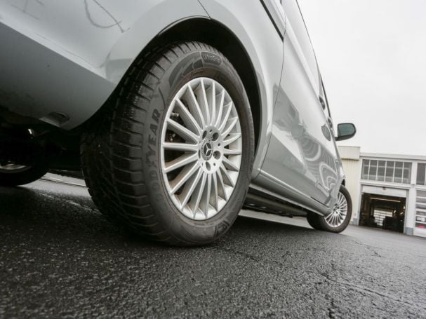 Mercedes-Benz EQV 300 Lang MBUX Distronic Totwinkel Easy-Pack Mercedes-Benz EQV 300 Lang MBUX Distronic Totwinkel Easy-Pack