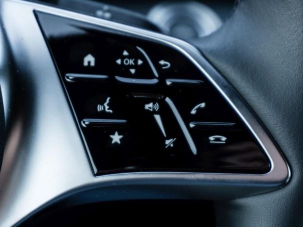 Mercedes-Benz V 300 d 4M EXCLUSIVE Extralang AMG Night AHK 360° Mercedes-Benz V 300 d 4M EXCLUSIVE Extralang AMG Night AHK 360°