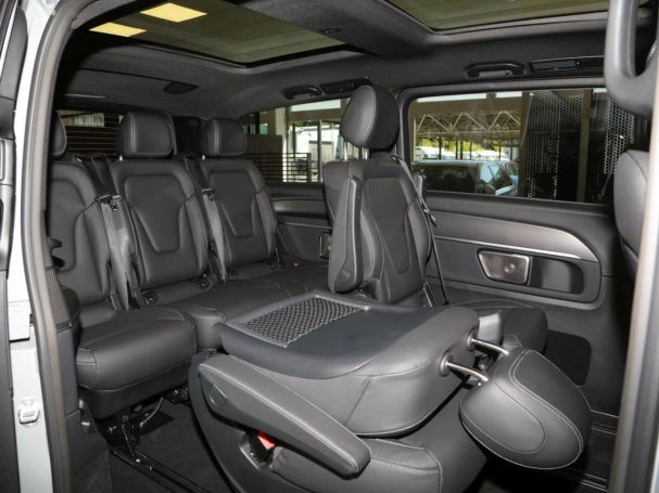 Mercedes-Benz V 300 d 4MATIC AVANTGARDE Lang Night Panorama Mercedes-Benz V 300 d 4MATIC AVANTGARDE Lang Night Panorama