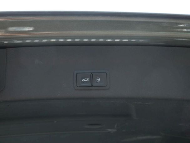 AUDI S6 3.0 TDI quattro Avant MMINavi+ Panorama AHK AUDI S6 3.0 TDI quattro Avant MMINavi+ Panorama AHK