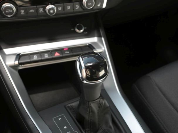 AUDI Q3 40 2,0 TFSI quattro basis MMI Navi+ Panorama AUDI Q3 40 2,0 TFSI quattro basis MMI Navi+ Panorama