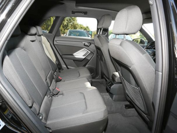 AUDI Q3 40 2,0 TFSI quattro basis MMI Navi+ Panorama AUDI Q3 40 2,0 TFSI quattro basis MMI Navi+ Panorama