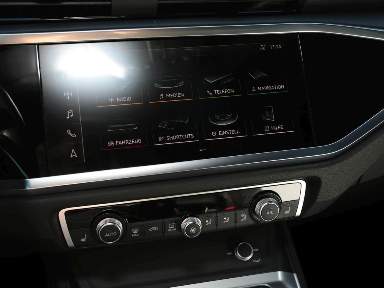 AUDI Q3 40 2,0 TFSI quattro basis MMI Navi+ Panorama