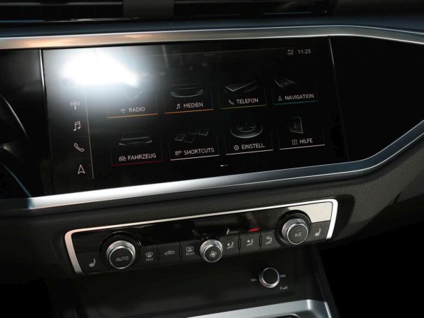 AUDI Q3 40 2,0 TFSI quattro basis MMI Navi+ Panorama AUDI Q3 40 2,0 TFSI quattro basis MMI Navi+ Panorama