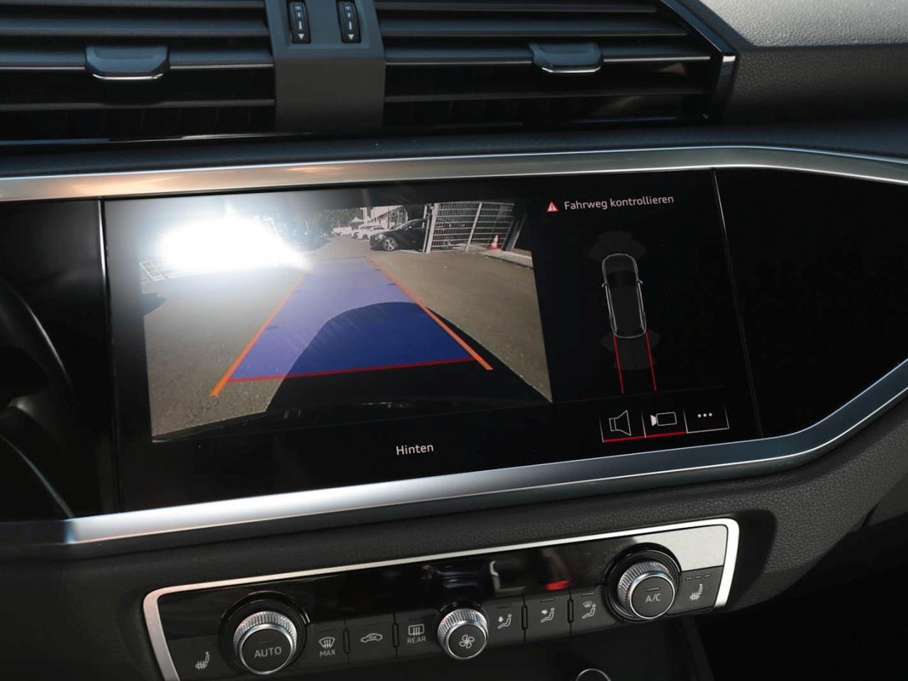 AUDI Q3 40 2,0 TFSI quattro basis MMI Navi+ Panorama