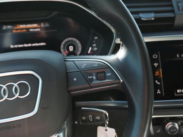 AUDI Q3 40 2,0 TFSI quattro basis MMI Navi+ Panorama AUDI Q3 40 2,0 TFSI quattro basis MMI Navi+ Panorama