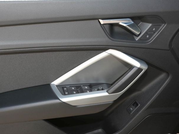 AUDI Q3 40 2,0 TFSI quattro basis MMI Navi+ Panorama AUDI Q3 40 2,0 TFSI quattro basis MMI Navi+ Panorama