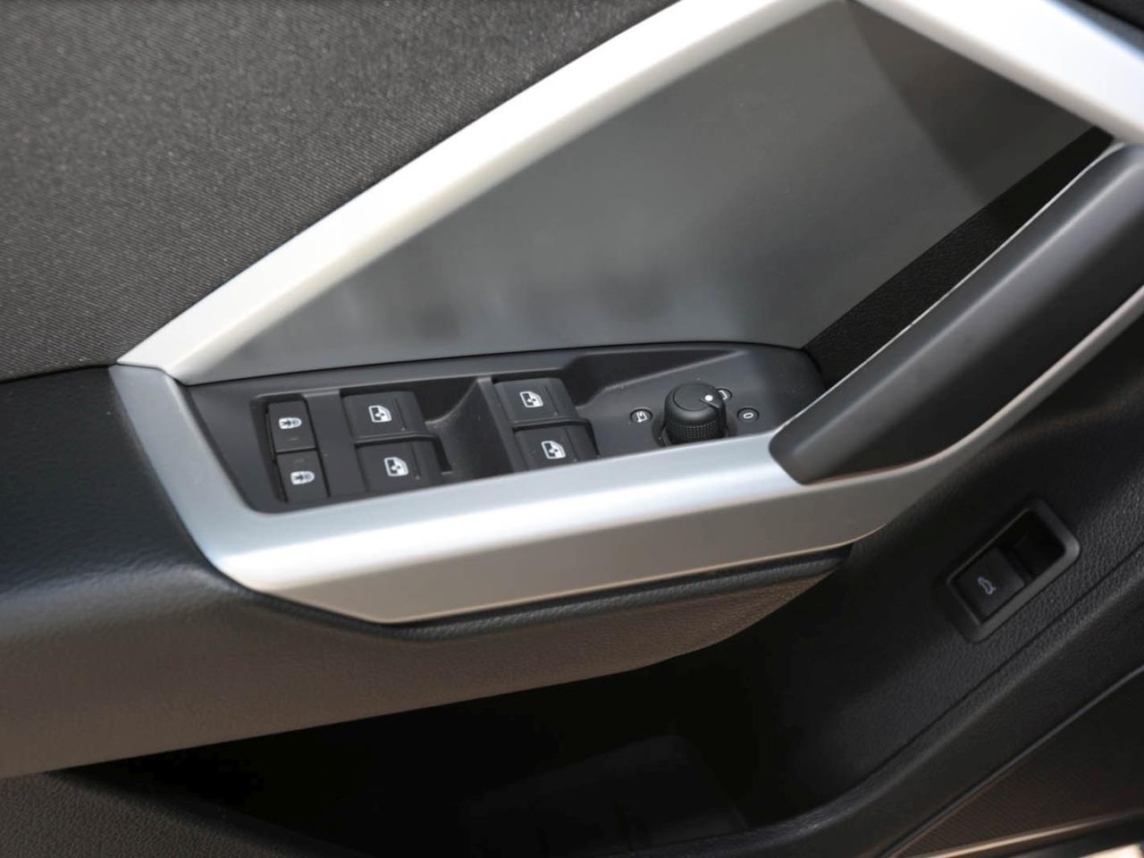 AUDI Q3 40 2,0 TFSI quattro basis MMI Navi+ Panorama