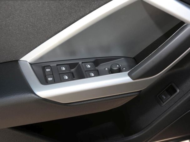 AUDI Q3 40 2,0 TFSI quattro basis MMI Navi+ Panorama AUDI Q3 40 2,0 TFSI quattro basis MMI Navi+ Panorama