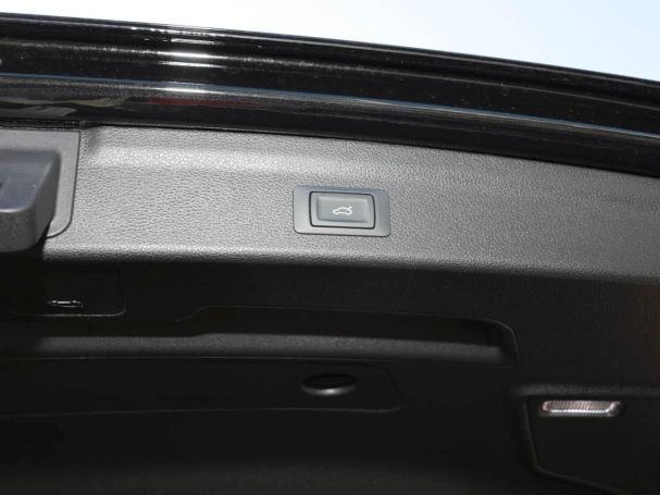 AUDI Q3 40 2,0 TFSI quattro basis MMI Navi+ Panorama AUDI Q3 40 2,0 TFSI quattro basis MMI Navi+ Panorama