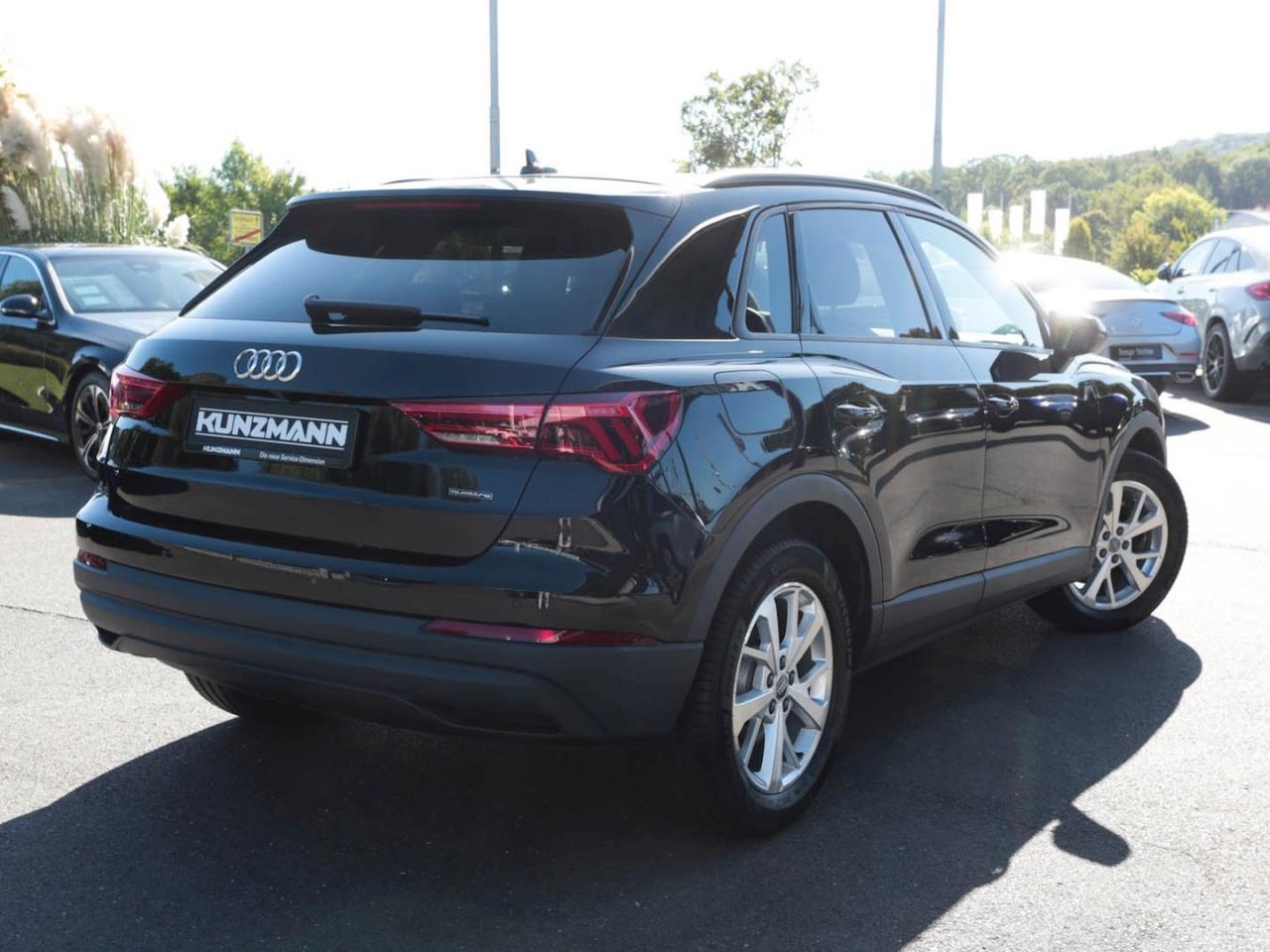 AUDI Q3 40 2,0 TFSI quattro basis MMI Navi+ Panorama