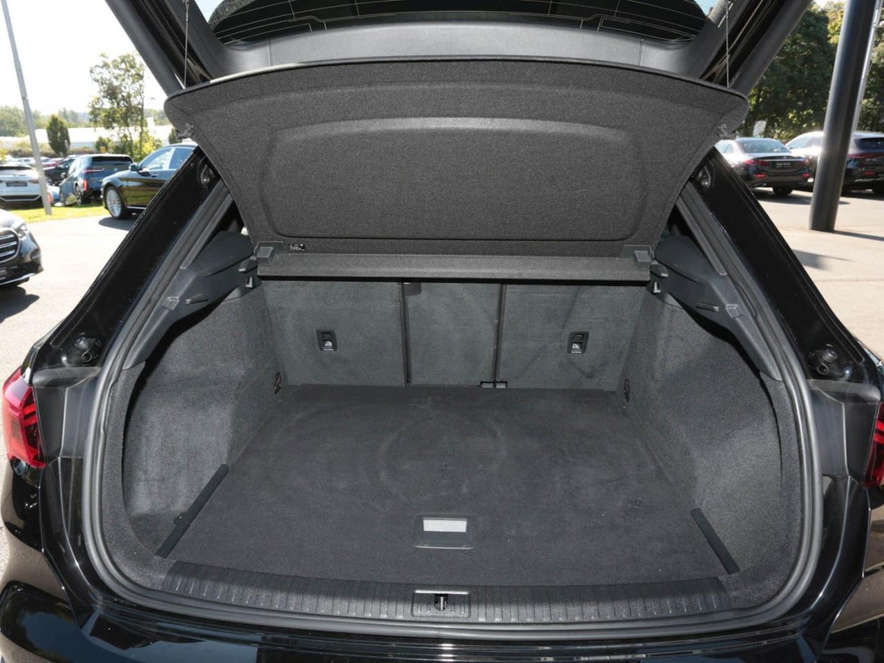 AUDI Q3 40 2,0 TFSI quattro basis MMI Navi+ Panorama