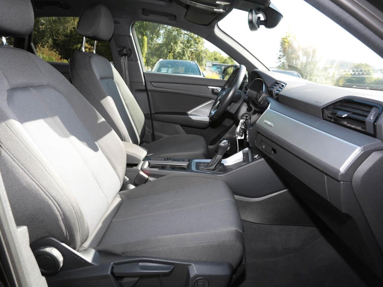 AUDI Q3 40 2,0 TFSI quattro basis MMI Navi+ Panorama