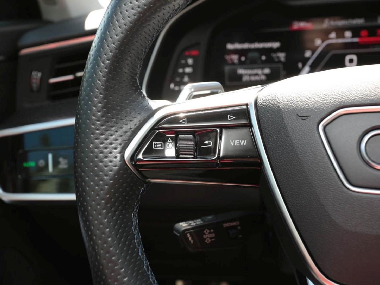 AUDI RS 6 Avant 4.0 TFSI quattro  Keramik B&O HeadUp AUDI RS 6 Avant 4.0 TFSI quattro  Keramik B&O HeadUp