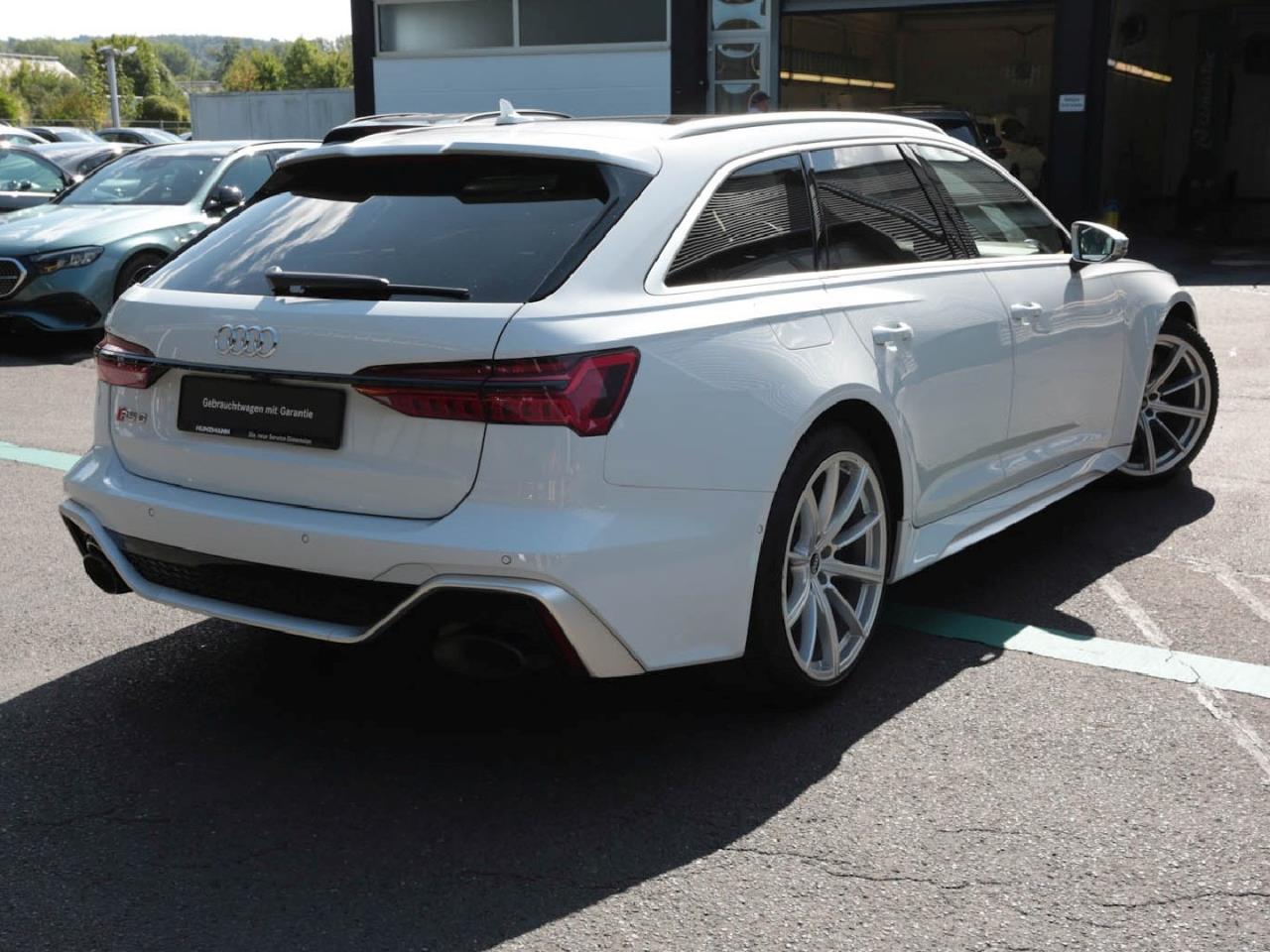 AUDI RS 6 Avant 4.0 TFSI quattro  Keramik B&O HeadUp AUDI RS 6 Avant 4.0 TFSI quattro  Keramik B&O HeadUp