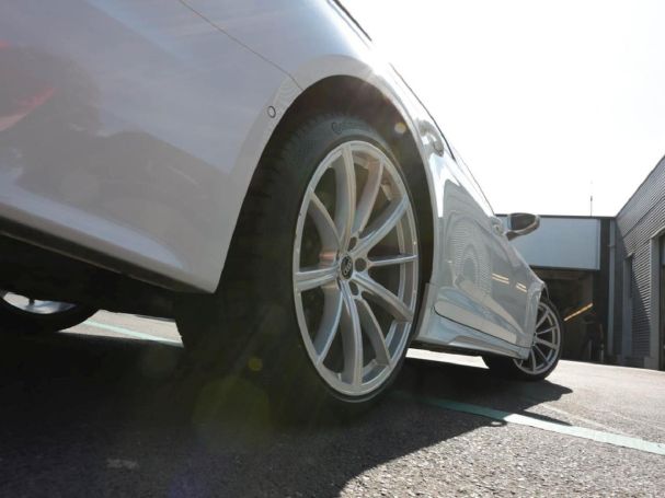 AUDI RS 6 Avant 4.0 TFSI quattro  Keramik B&O HeadUp AUDI RS 6 Avant 4.0 TFSI quattro  Keramik B&O HeadUp