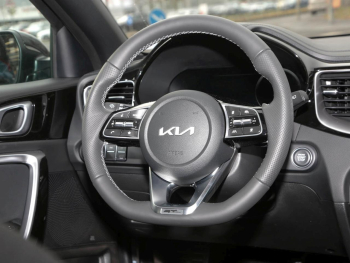 KIA Ceed SW 1.5T DCT GT Line Navi Kamera ACC JBL