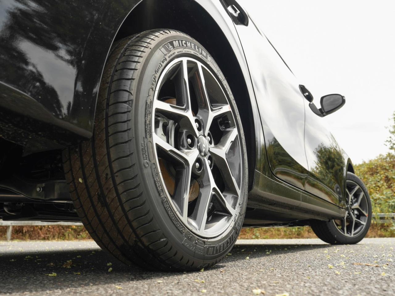 KIA Ceed SW 1.5T DCT Spirit Navi JBL-Sound ACC Kamera