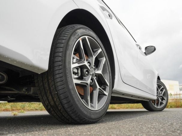 KIA Ceed SW 1.5T DCT Ultimate Edition Navi Kamera KIA Ceed SW 1.5T DCT Ultimate Edition Navi Kamera