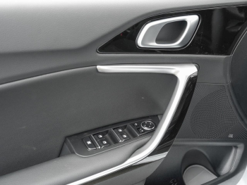 KIA Ceed SW 1.5T DCT Ultimate Edition Navi JBL ACC