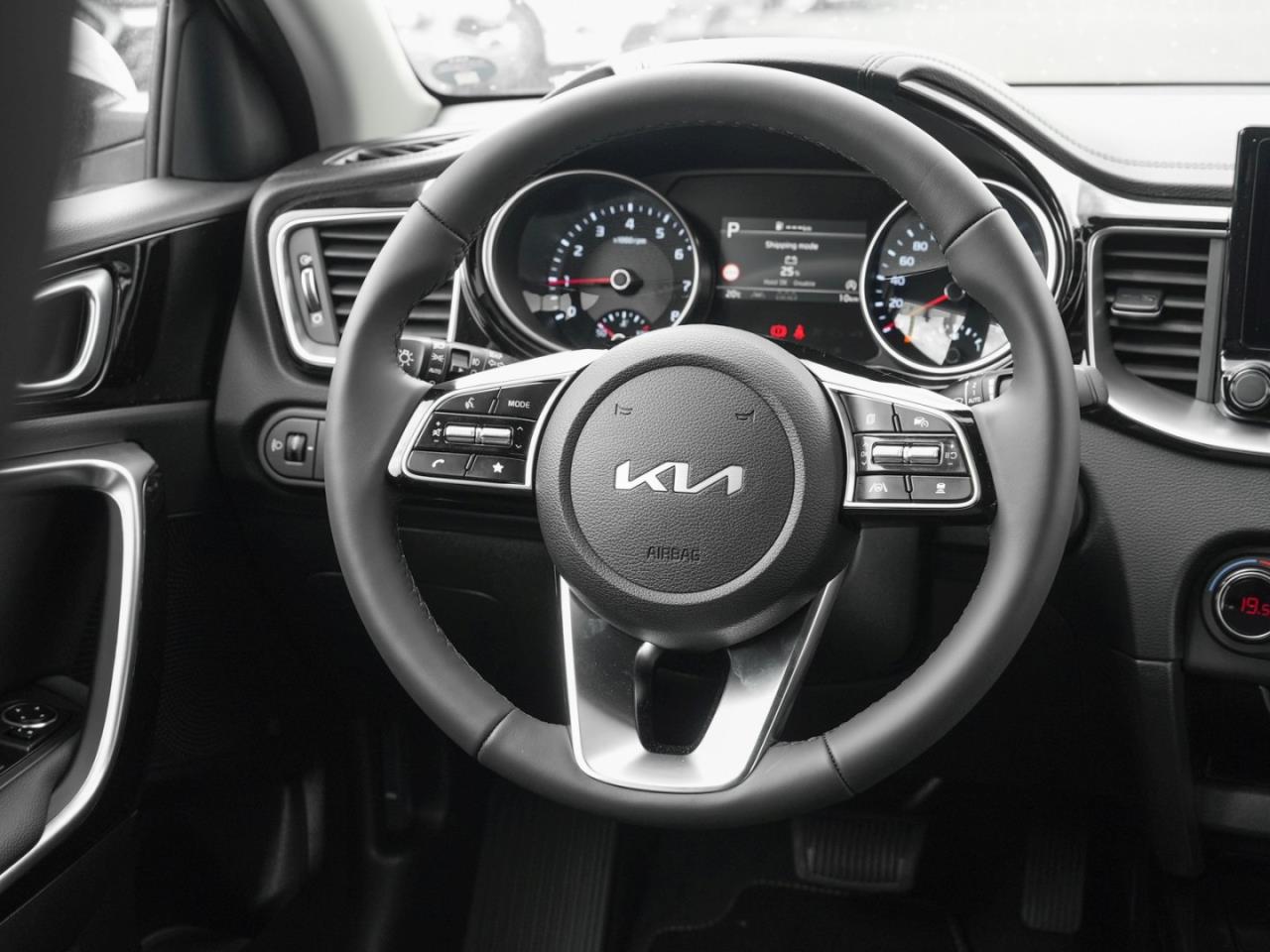KIA Ceed SW 1.5T DCT Ultimate Edition Navi JBL ACC