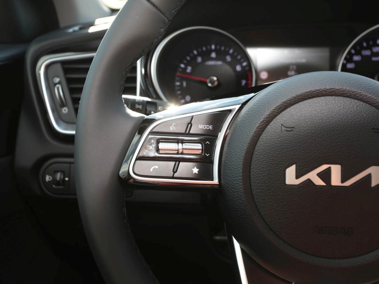 KIA Ceed SW 1.5T DCT Ultimate Edition Navi ACC Kamera