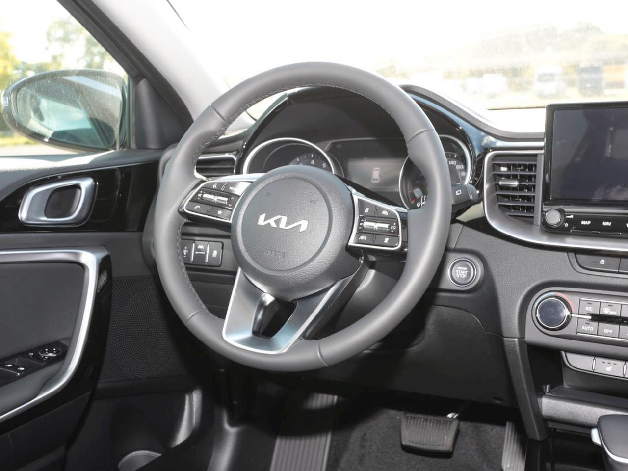 KIA Ceed SW 1.5T DCT Ultimate Edition Navi ACC Kamera