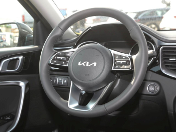 KIA Ceed SW 1.5T DCT Ultimate Edition Navi Kamera ACC