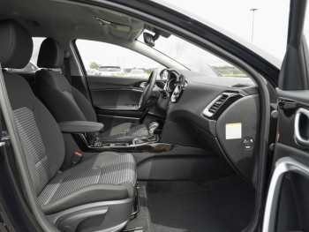 KIA Ceed SW 1.5T DCT Ultimate Edition Navi Kamera ACC