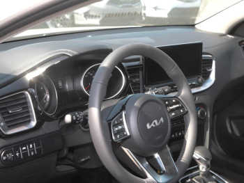 KIA Ceed SW 1.5T DCT Vision Navi Lenkradheizung ACC