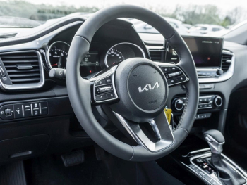 KIA Ceed SW 1.5T DCT Vision Navi ACC Kamera SHZ