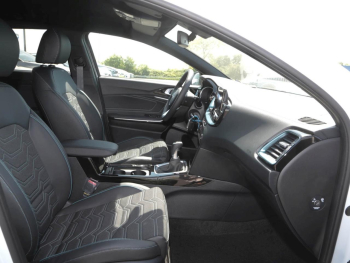KIA Ceed SW 1.5T Nightline Navi Privacy Lenkradhzg