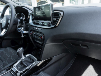KIA Ceed SW 1.5T Nightline Navi Lenkradhzg Privacy