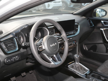 KIA Ceed SW 1.5T Nightline Navi Privacy Lenkradhzg